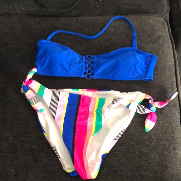 Bikini - Picture 1 of 6